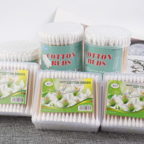 200pcs double-ended cotton swabs with wooden sticks for beauty and hygiene