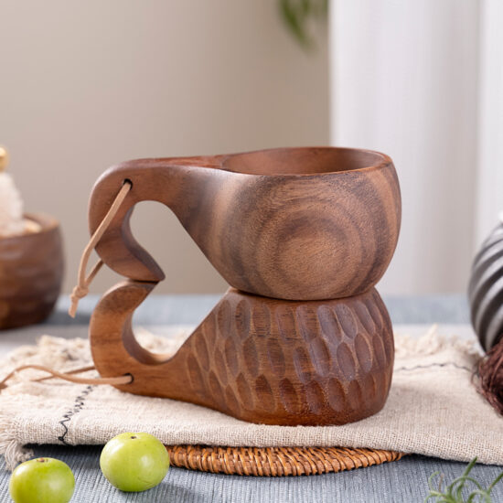 Rustic South American walnut wood coffee cup with handle and hanging rope

✅图片TITLE文字：