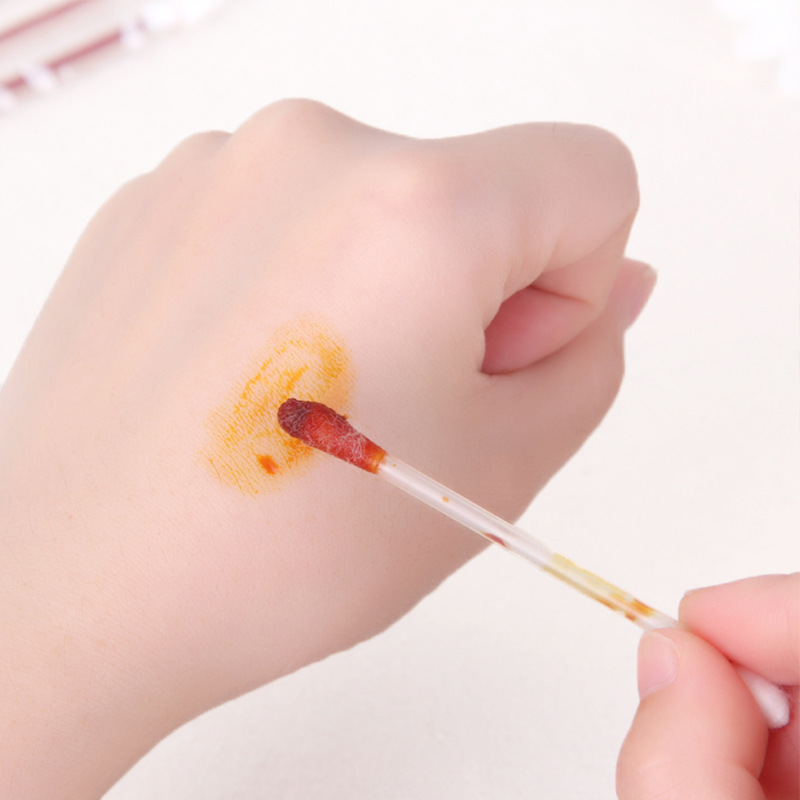 Single-use povidone-iodine cotton swab for baby and wound disinfection