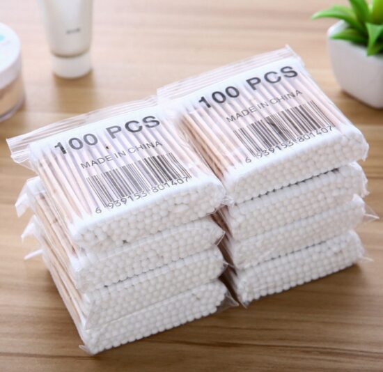 Sterile double-ended cotton swabs with wooden sticks and large tips for baby care and makeup removal