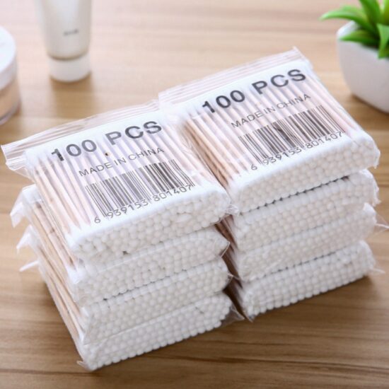 Sterile double-ended cotton swabs with wooden sticks and large tips for baby care and makeup removal