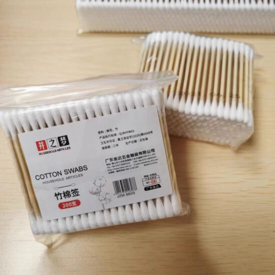 Double-ended bamboo cotton swabs with pointed and round tips in round plastic container